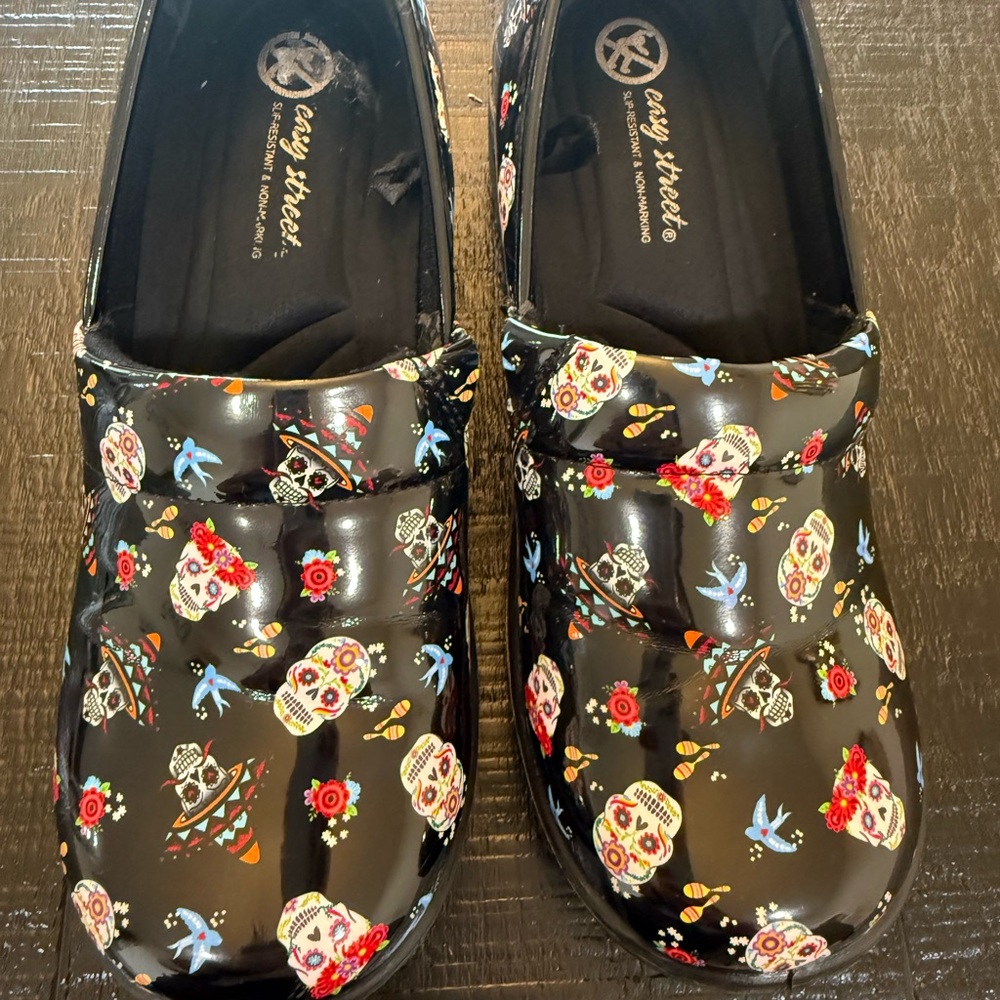 Easy Street Black Clogs with Vibrant Skull Design